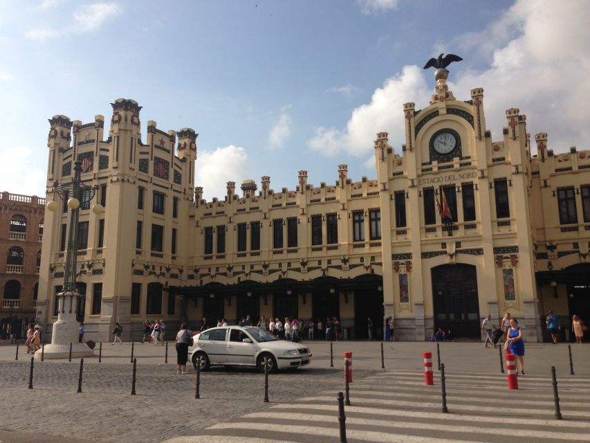 Valencia: Historical Walking Tour - Torres de Serranos sets the historical tone