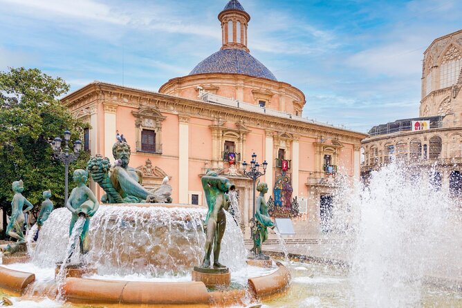 Valencia Iconic Sights Scavenger Hunt - Starting at Plaça de l’Almoina
