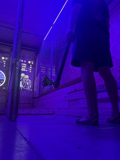 Valencia: Interactive Axe Throwing 1h - Who will enjoy El Hachazo most?