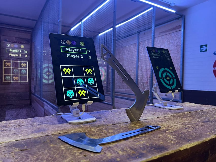 Valencia: Interactive Axe Throwing 1h - Booking details that matter