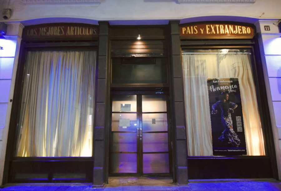 Valencia: La Linterna Flamenco Show - The small venue creates closeness, and some sightline problems