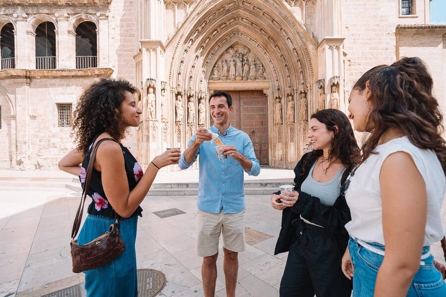 Valencia: Morning Food Tour with Central Market Visit - Practical details that affect your morning