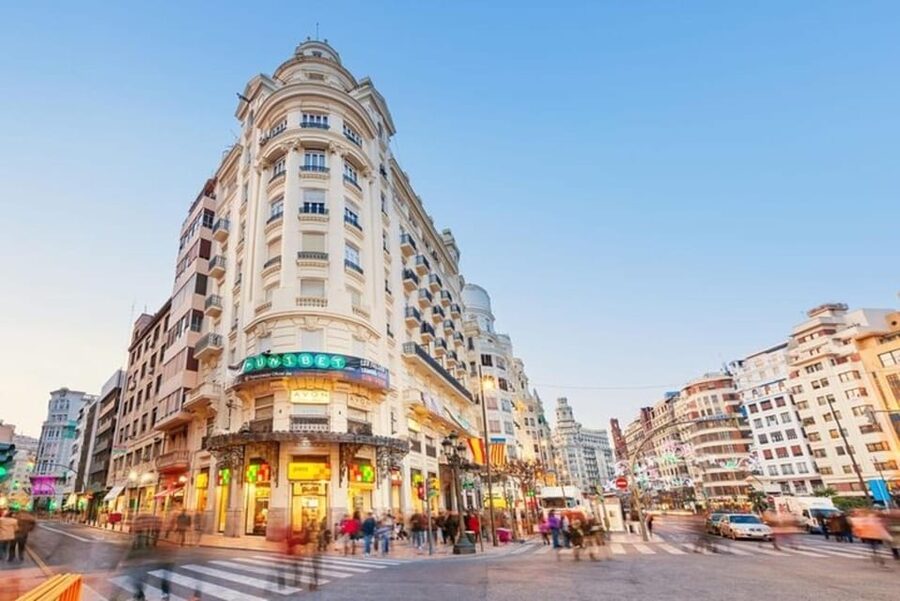 Valencia: Must-See Attractions Walking Tour - Starting on Mur de Santa Anna