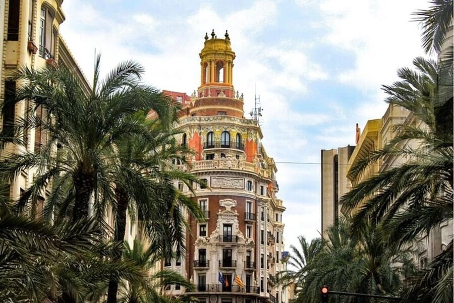 Valencia: Must-See Attractions Walking Tour - Ciutat Vella through streets and squares