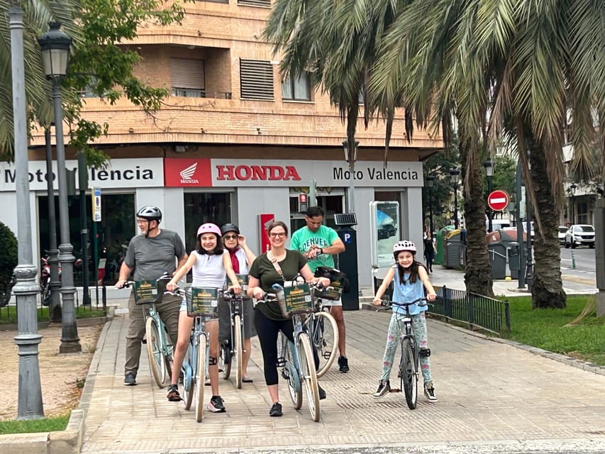 Valencia: Normal bike and Electric bike Rental Ruzafa - Who will enjoy this rental most?