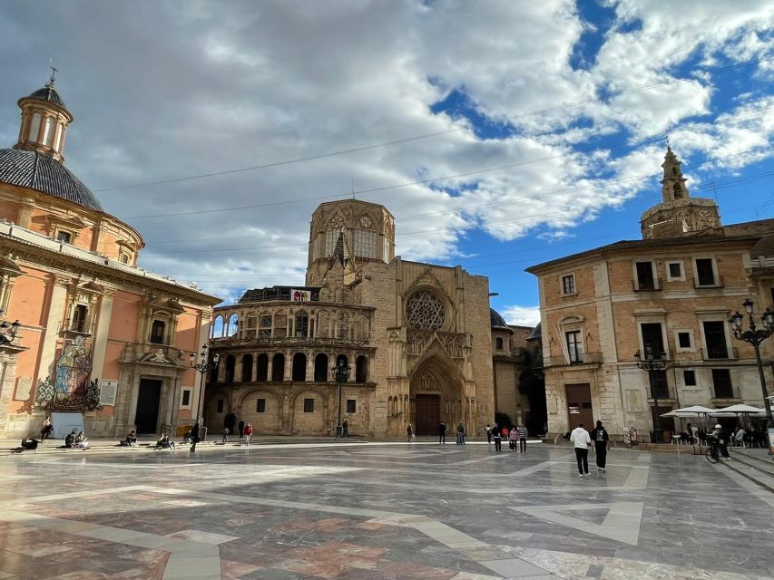 Valencia: Old Town Segway Tour - El Carmen, the convent, and city life after dark