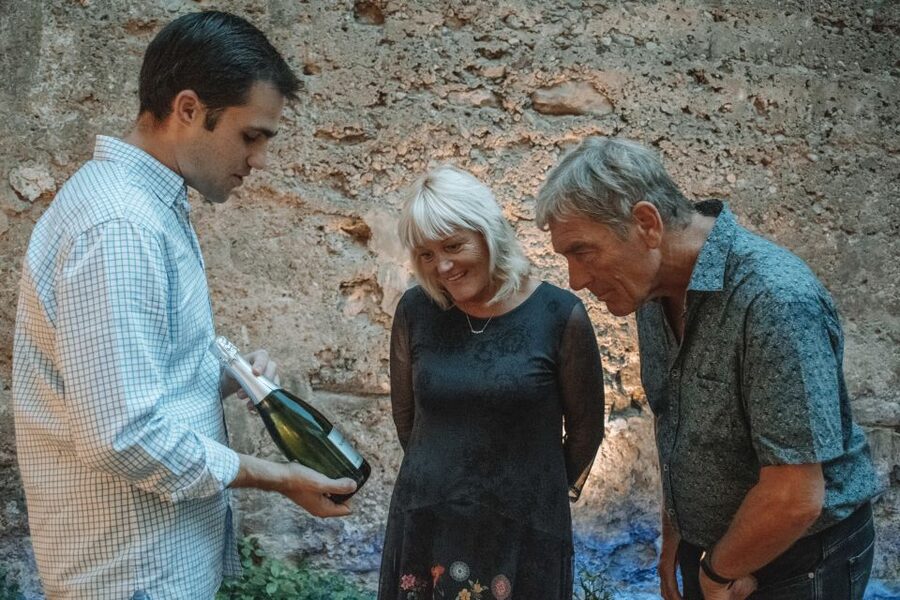Valencia: Old Town Tour, Wine & Tapas in an 11th c. Monument - The social side of the meal