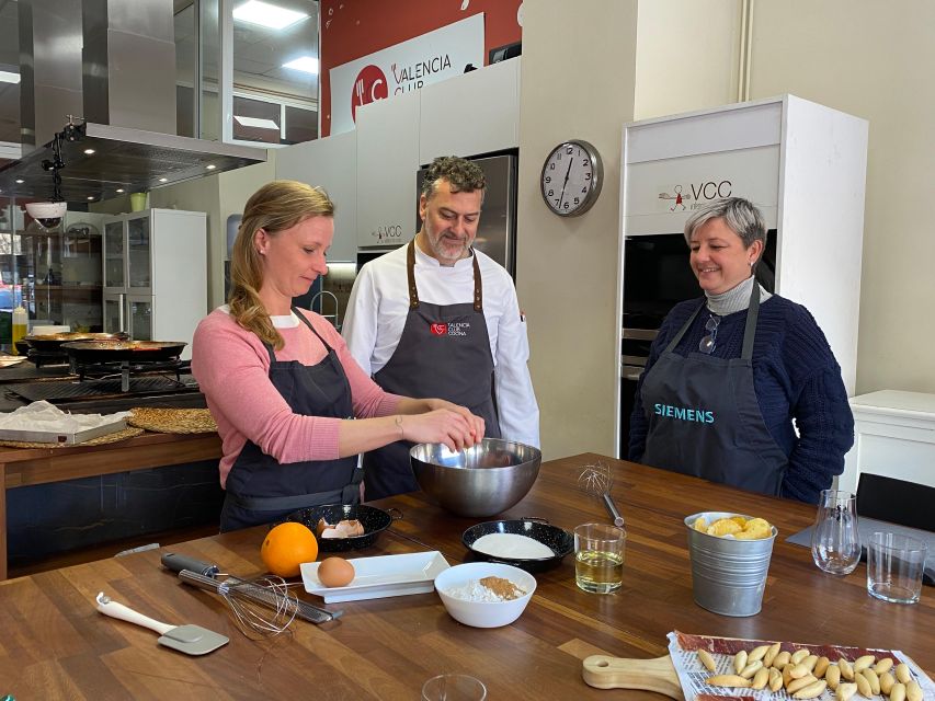 Valencia: Paella Workshop and Algiros Market Visit - Wine, sangria, and the final shared meal