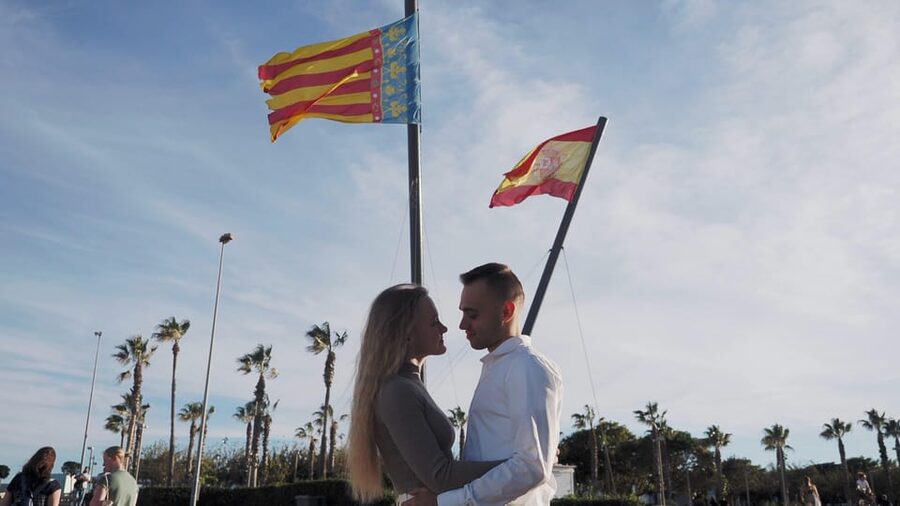 Valencia: Photo shooting at the beach with pro photographer - Why Valencia works so well for a photo session