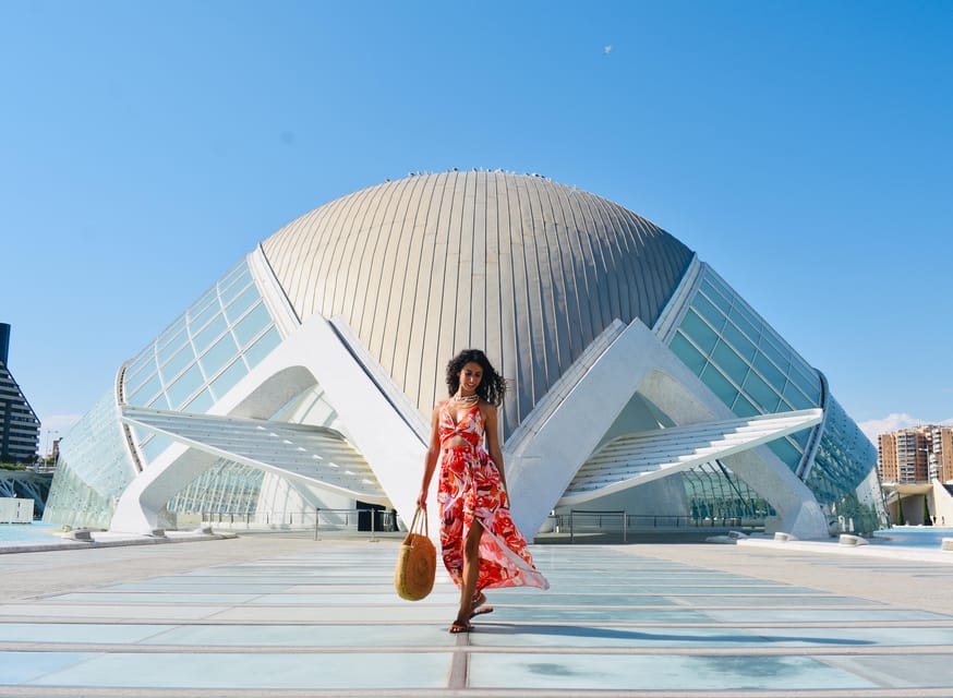 Valencia Photo Top Instagrameable City of Art and Sciences - Meeting Axia and getting comfortable in front of the camera
