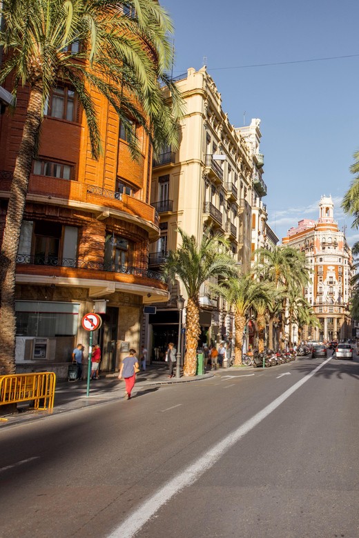 Valencia: Private Brunch Tour with Basic Spanish Learning - What the food stops really offer