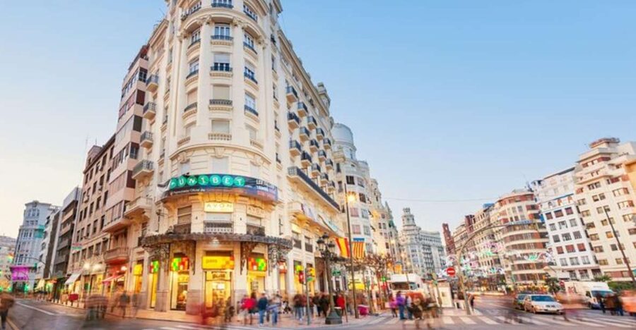 Valencia: Private custom tour with a local guide - Starting at your hotel or a central meeting point