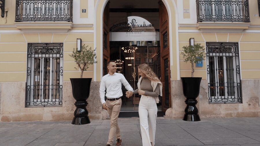 Valencia: Private photo shooting with pro photographer - From public squares to quieter Old Town streets
