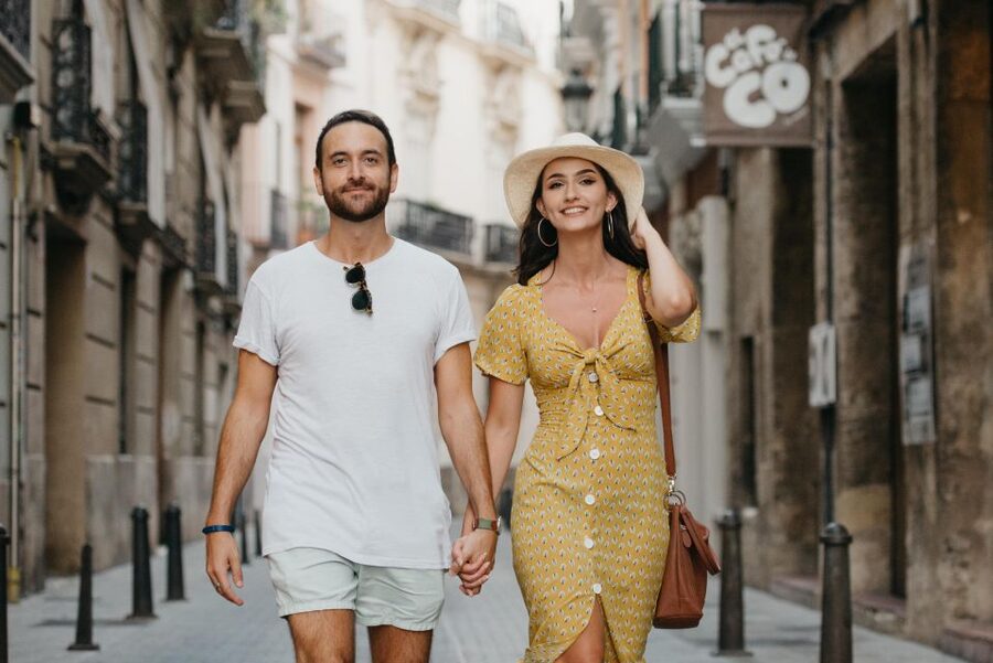 Valencia: Private photo tour at the Ciutat Vella - Timing, Poses, and What to Wear