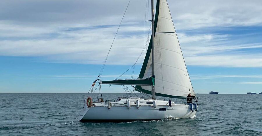 Valencia: Private Sailing Trip with Snacks and Drinks - Leaving Valencia Mar for open water