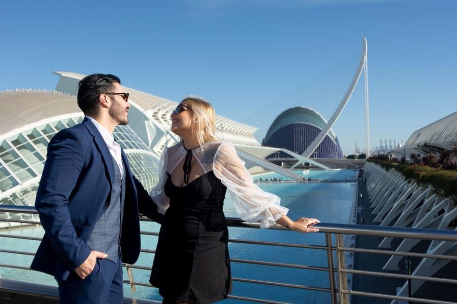 Valencia: Professional photoshoot at City of Arts & Sciences - The best backgrounds around the complex