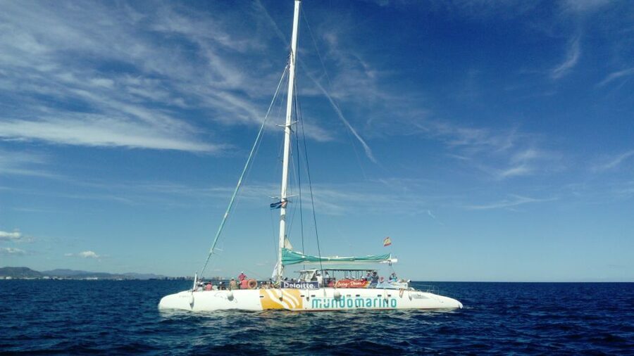 Valencia: Sailing Catamaran Cruise with Valencian Lunch - How crowded is the boat?