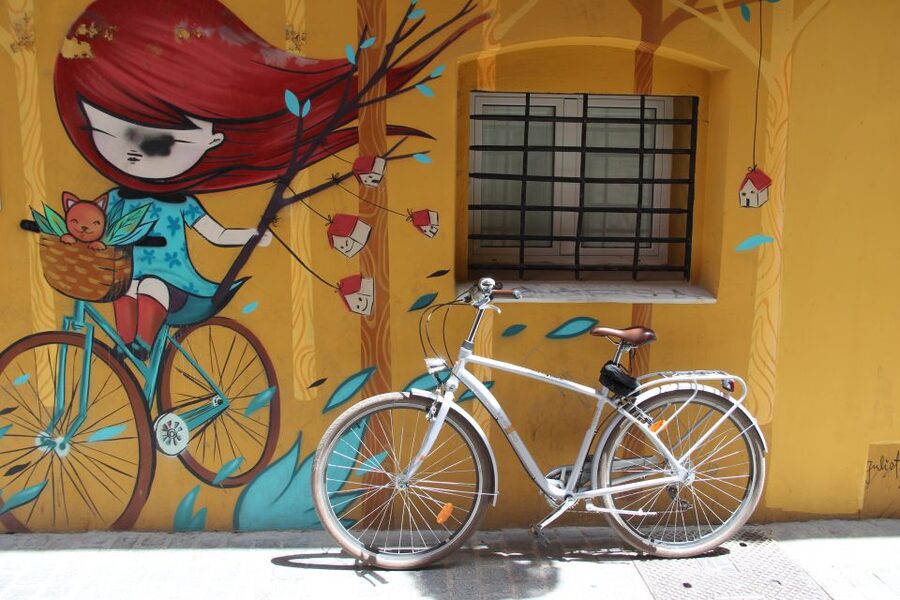 Valencia: Street Art Tour on Bicycle, E-Bike or E-Step - Pedaling through alleys and sunny squares