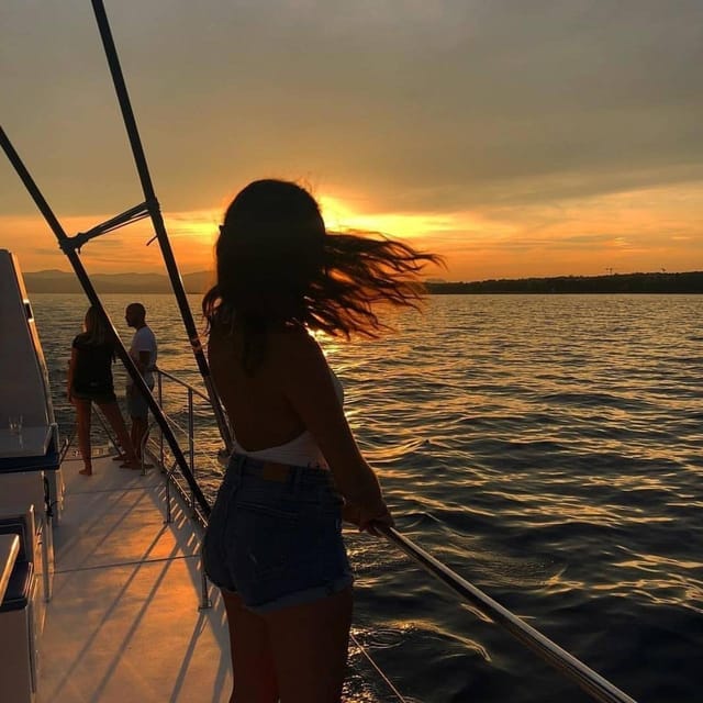 Valencia: Sunset or Daytime Catamaran Cruise with Drink - Music, drinks, and the Saturday DJ