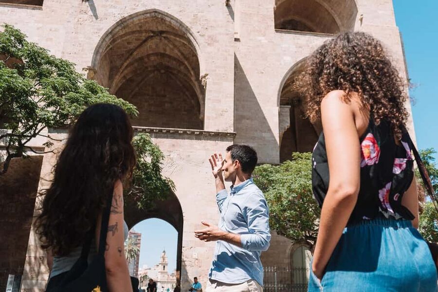 Valencia: Tapas and Drinks Evening Tour - Should you book it?