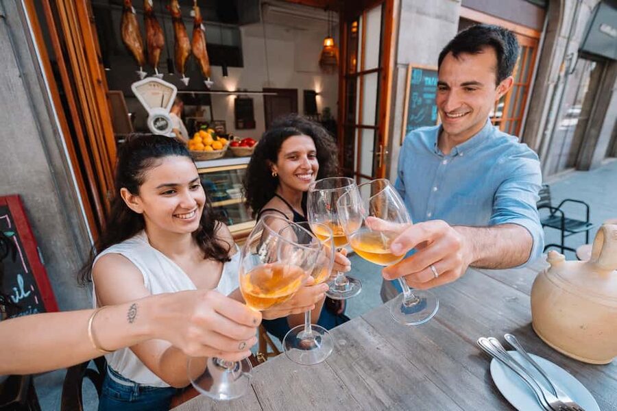 Valencia: Tapas and Drinks Evening Tour - Why a picaeta is the right way to eat in Valencia