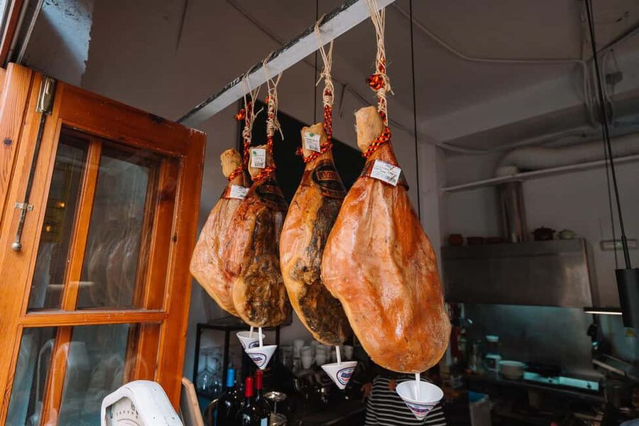 Valencia: Tapas and Drinks Evening Tour - Practical details that affect the evening
