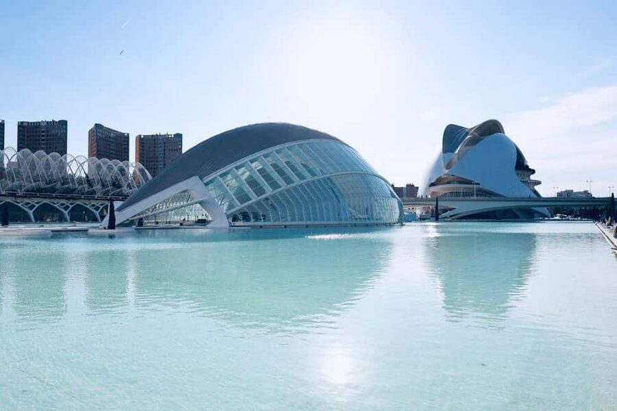 Valencia: the best 25 spots in the city by bike! - Plaza del Ayuntamiento and the city’s formal center