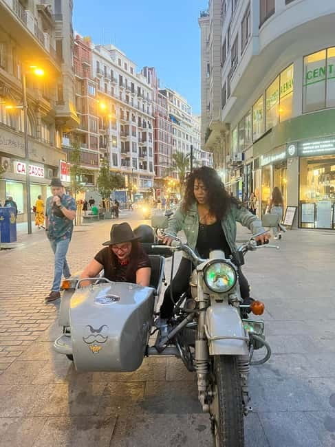 Valencia: The Highlights Tour in Vintage Sidecar - Central Market and the Silk Exchange