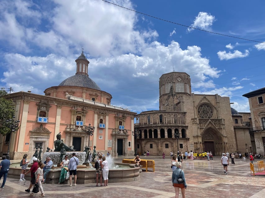 Valencia: Top 25 Highlights Guided Bike Tour - Why a bicycle works so well in Valencia