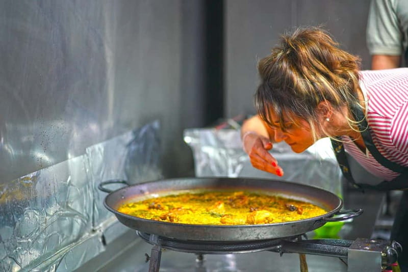 Valencia: Traditional Paella Cooking Class and Dinner - Why learn paella in Valencia?