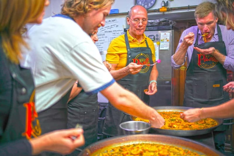 Valencia: Traditional Paella Cooking Class and Dinner - Preparing the ingredients and learning the basics