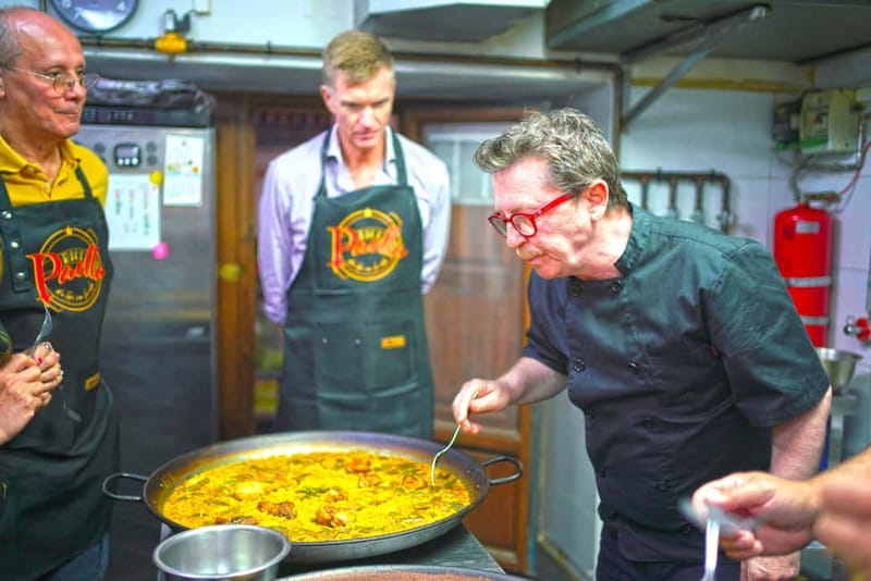 Valencia: Traditional Paella Cooking Class and Dinner - Who should book this paella class?