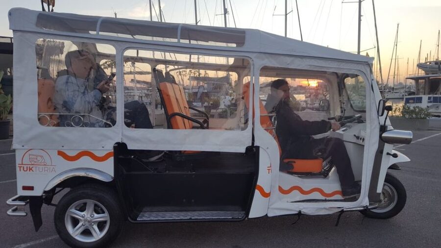 Valencia: Tuk Tuk City Tour - Continuing toward the marina and beach