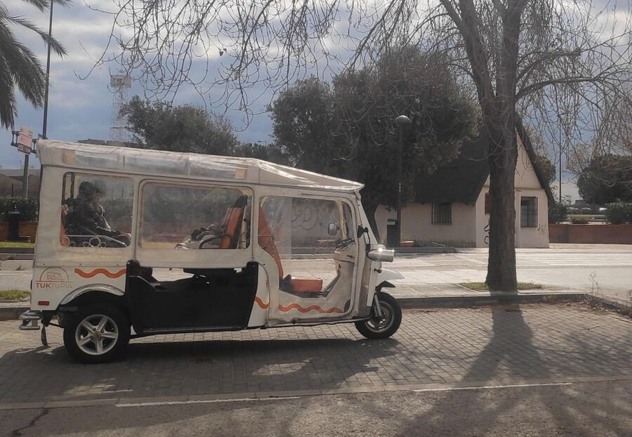 Valencia: Tuk Tuk City Tour - Two hours with a local guide