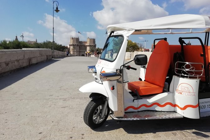Valencia: Tuk Tuk Full City Tour - Marina views and the Mediterranean coast