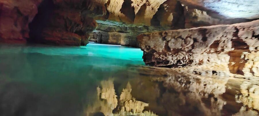 Valencia: Visit by boat to the Caves of Sant Josep - The 250-meter walk and geology
