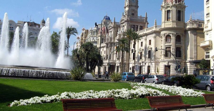 Valencia: Walking Tour of the Medieval City Center - Valencia’s old center in two useful hours
