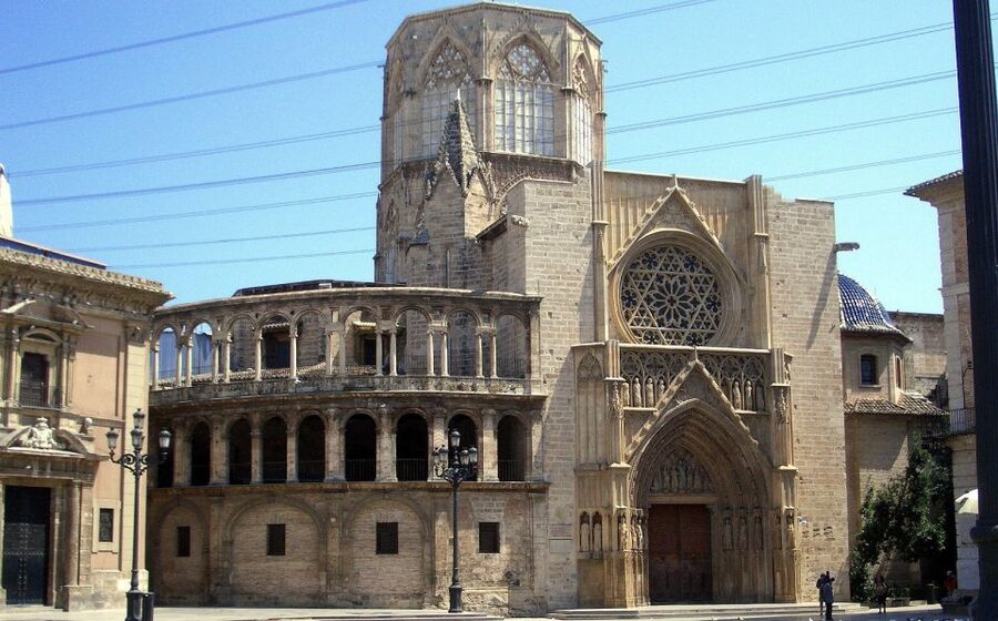 Valencia: Walking Tour of the Medieval City Center - Serranos Towers and the medieval city wall
