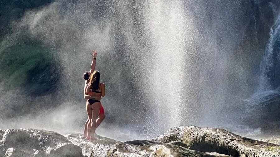 Valencia: Waterfalls and Thermal Springs Tour with Swimming - A useful stop at Nomad Soul Retreat