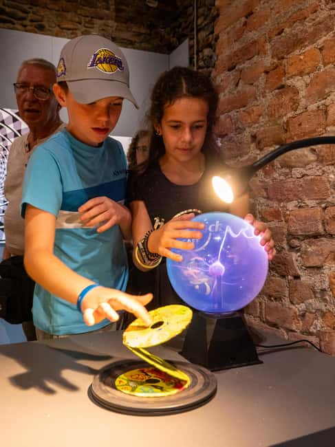 Valencia: World of Illusions Museum Entrance Ticket - What the 20 interactive experiences add