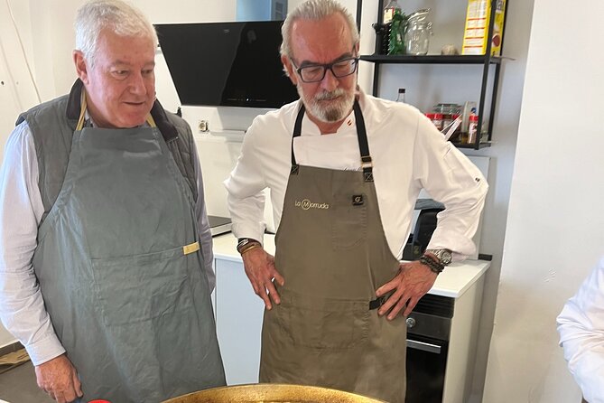 Valencian Paella class with welcome drinks and tapas - Making the Tortilla de Patata