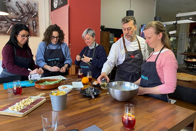 Valencian paella workshop and visit to the Algiros market - Key points at a glance