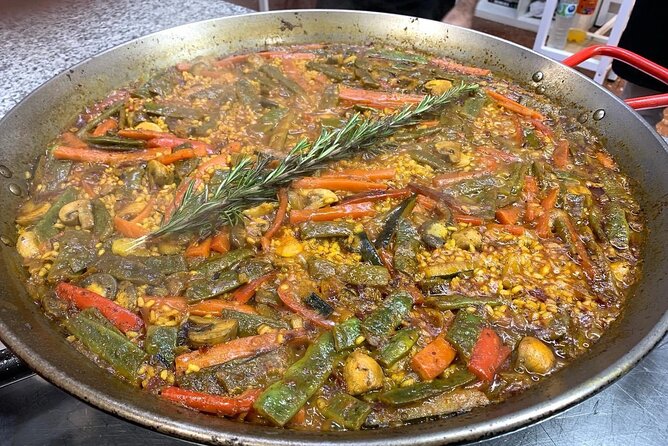 Vegetable Paella cooking class, tapas and Ruzafa market visit - The social side of a small cooking group