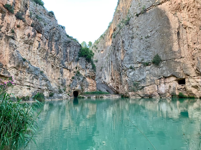 Visit the most beautiful village in Valencia: Chulilla - Crossing the hanging bridges above the Turia