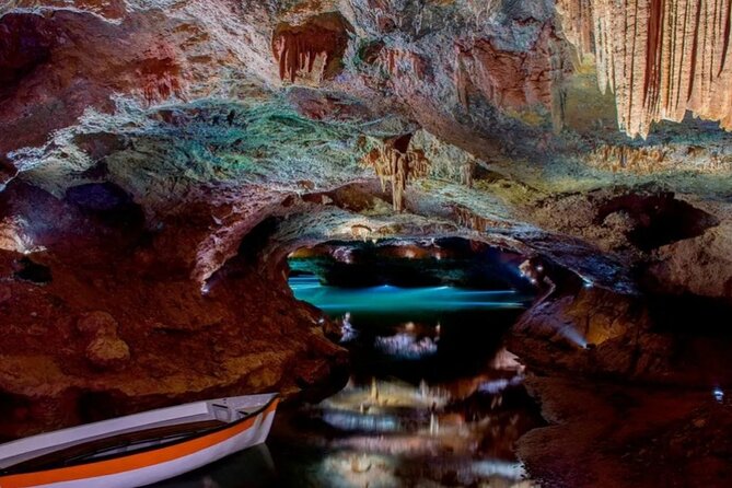 Visit to the Sant Josep Caves - The 800-meter underground boat ride