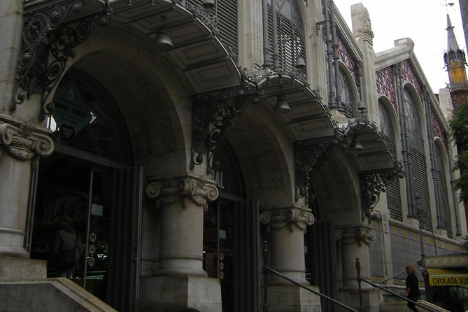 Walking in Valencia - Serranos Street and the Gothic towers