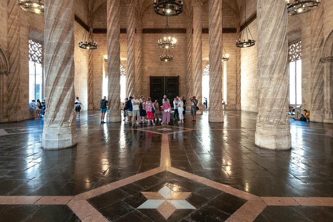 Walking tour through the old town with a Dutch-speaking city guide - Why this walk is a smart first look at Valencia