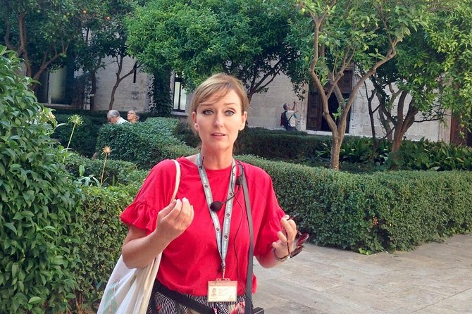 Walking tour through the old town with a Dutch-speaking city guide - Who should book this Valencia walk?