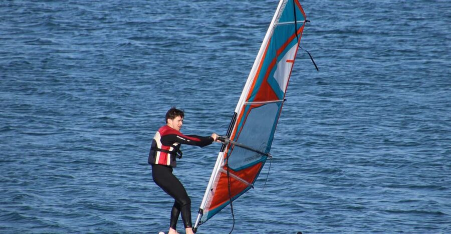 Windsurf class on Valencia beach - Getting started at Anywhere Watersports